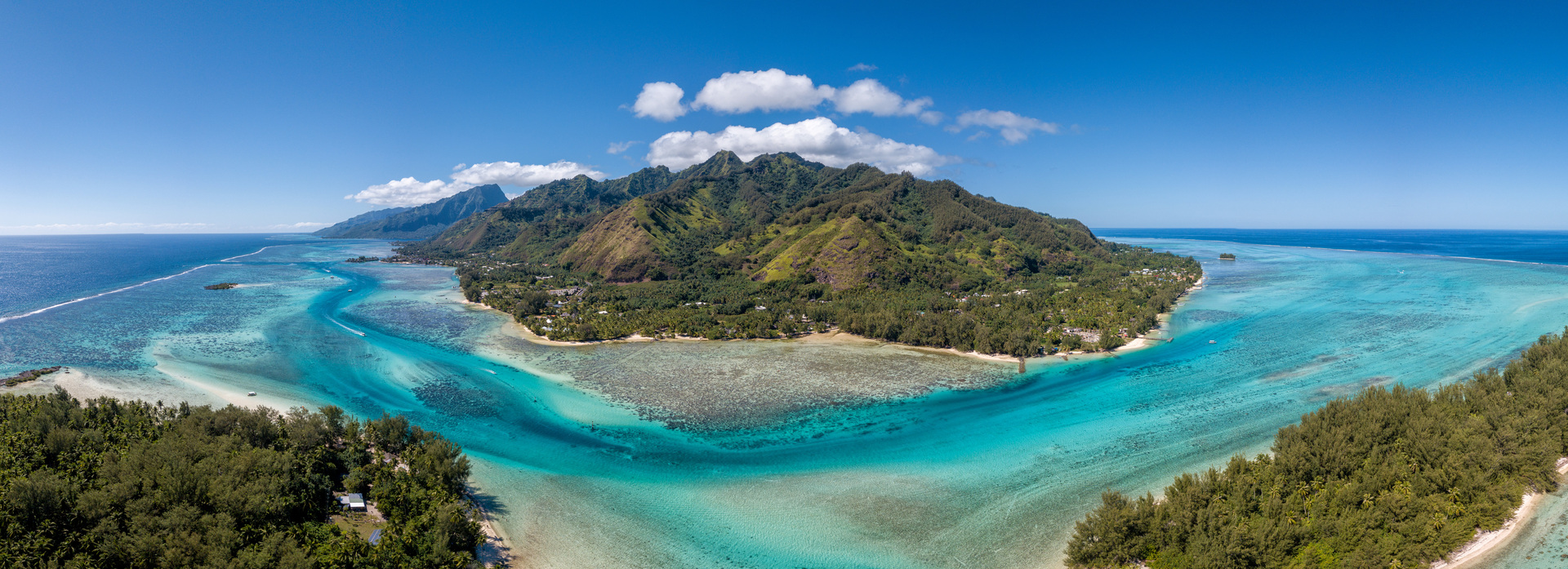 The turquoise lagoon and green peaks of Moorea
