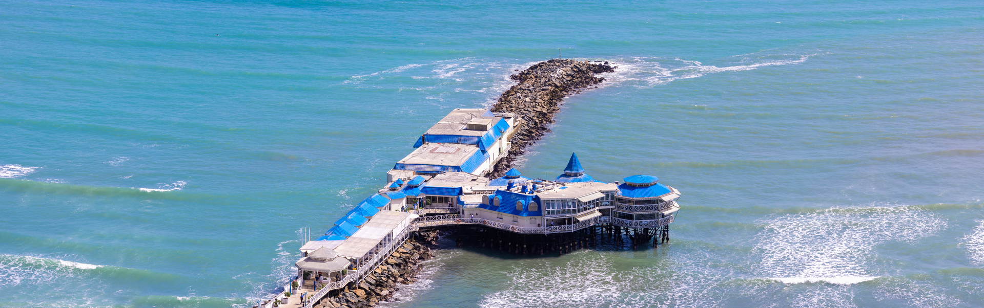 The Miraflores promenade and Pacific coastline in Lima